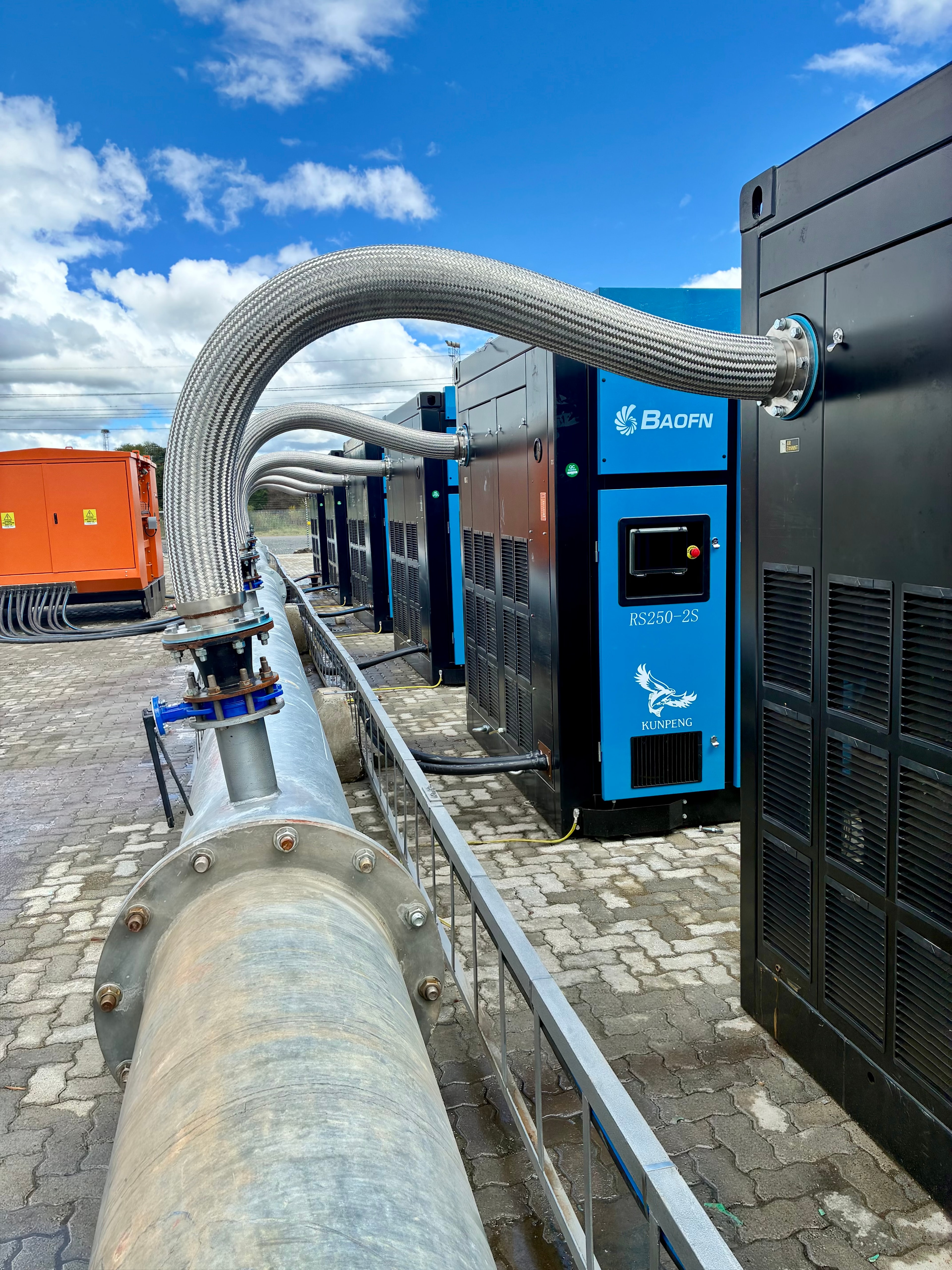 BAOFN RS250-2S compressors piped into a common header